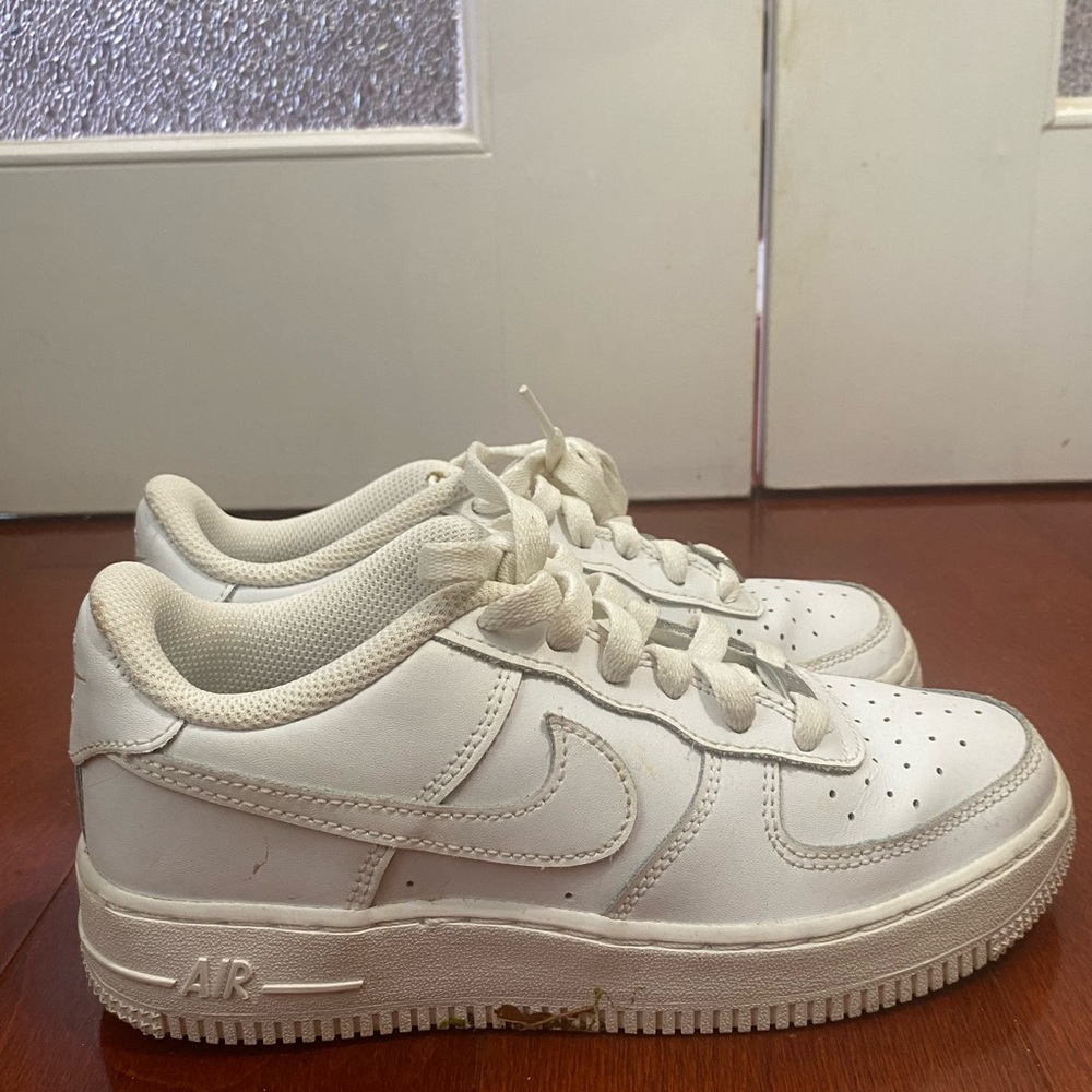 Kids White Nike Sneakers Airforce 1’s